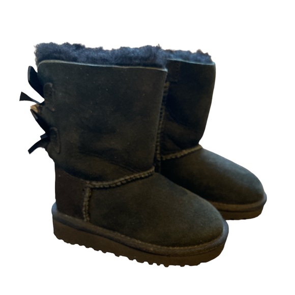 UGGS Bailey Bow boots - Toddler size 6 - Picture 5 of 10